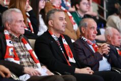 Edeler, artık Efeler Ligi’nde! Şampiyon Onikişubat Belediye Spor kupasına kavuştu